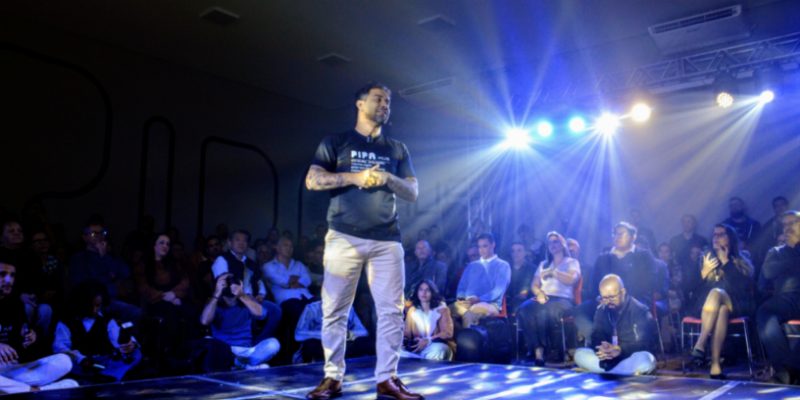 Dimensões personalizadas 816x459 px 1