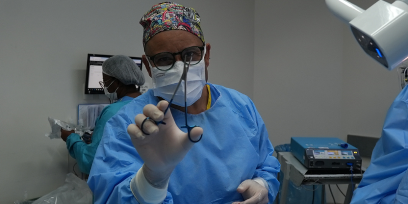 Descubra como a tecnologia está transformando a segurança nas cirurgias plásticas para resultados impecáveis 18 Gilberson Wanderley Silva explica que a tecnologia aprimora a segurança em cirurgias plásticas, garantindo resultados mais precisos.