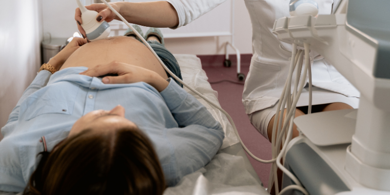 Idade materna e o risco fetal: entenda como a idade da gestante pode impactar a saúde do bebê 18 Dra. Thaline Neves esclarece como a idade materna influencia os riscos à saúde do bebê durante a gestação.