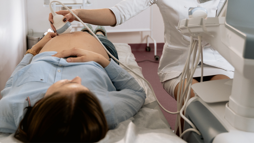 Idade materna e o risco fetal: entenda como a idade da gestante pode impactar a saúde do bebê 18 Dra. Thaline Neves esclarece como a idade materna influencia os riscos à saúde do bebê durante a gestação.