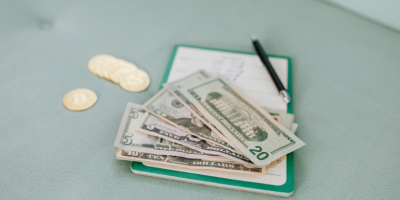 Hábitos financeiros: três práticas que transformam sua rotina, por Andrey de Oliveira Pontes, mostrando como pequenas atitudes podem gerar grandes resultados.