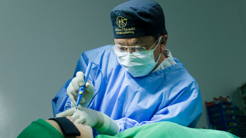 O lifting endoscópico de sobrancelhas oferece inovação com menor invasividade e recuperação otimizada, afirma Milton Seigi Hayashi.